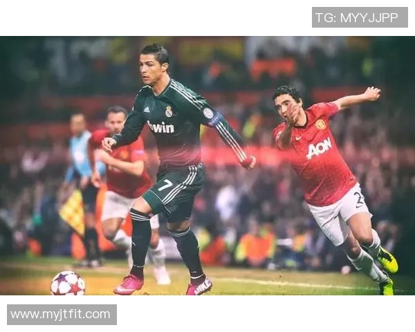 红发足球巨星的传奇之路 从球场到人气巅峰的多重蜕变