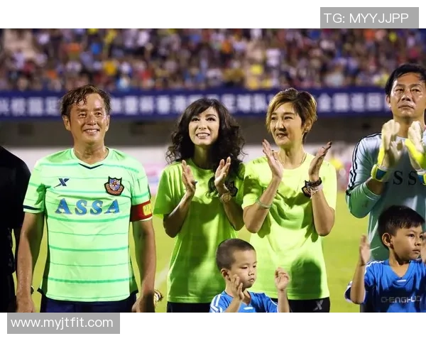 足球明星背后的坚强后盾 母亲的默默付出与无私支持