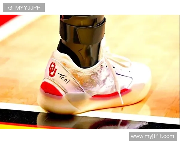 足球球星拖鞋成为时尚新宠 谁是这款独特鞋履的代言人